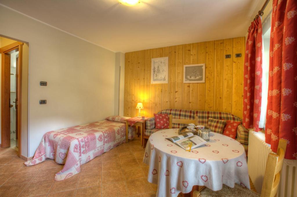 Residence Le Talus Courmayeur Room photo